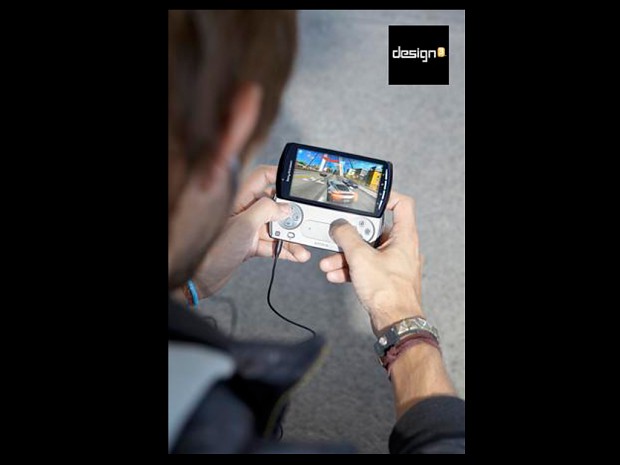 Learn how to make Xperia™ PLAY games through design3 training videos