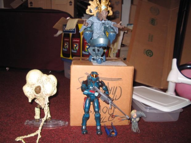 Halo Figures: Packaging Tech