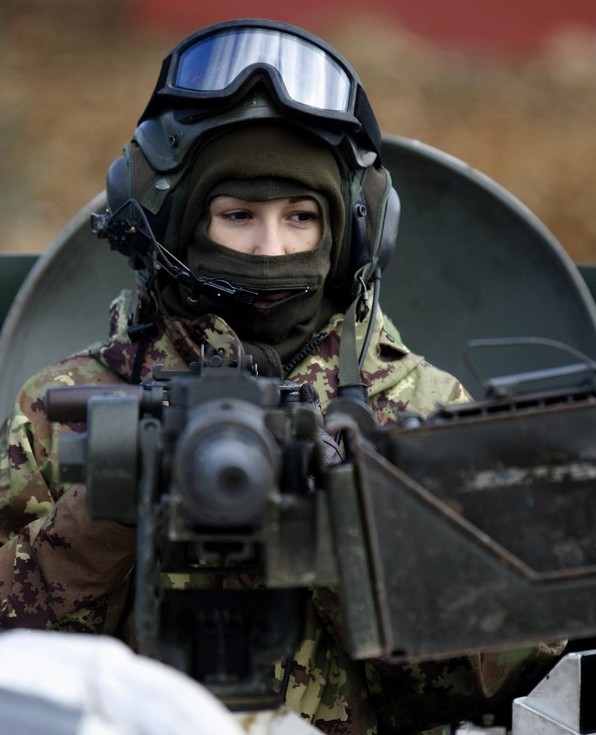 Italian_Female_tankcrew.jpg