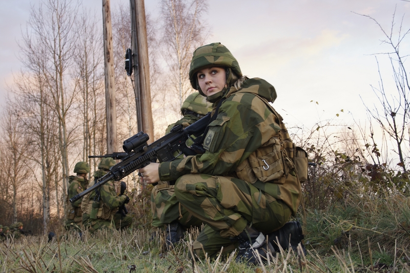 Norwegian Female Soldier Image Females In Uniform