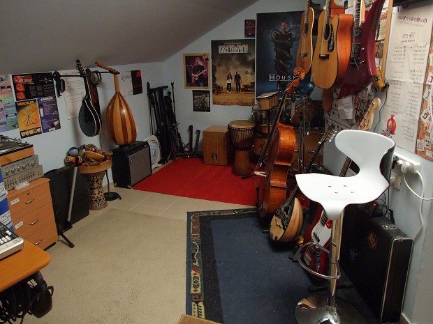 Omri's many instruments