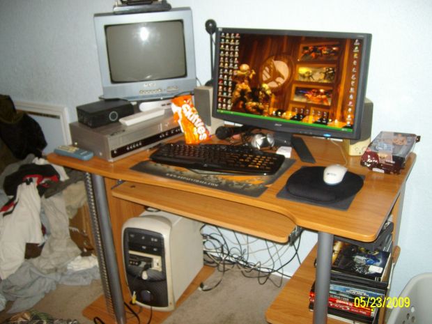 Taxikiller and Sgtmyers88 Modding Computer Desk