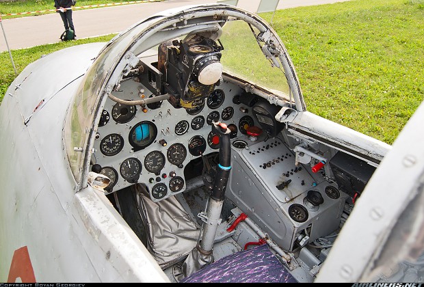 MiG-9 cockpit