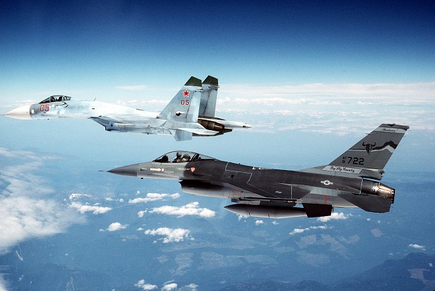 Su-27 alongside a F-16