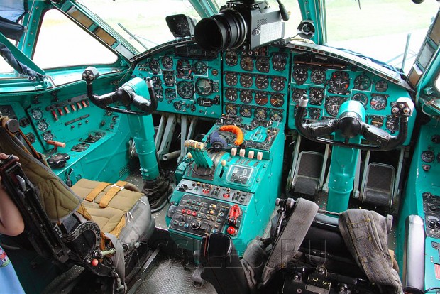 An-22 cockpit