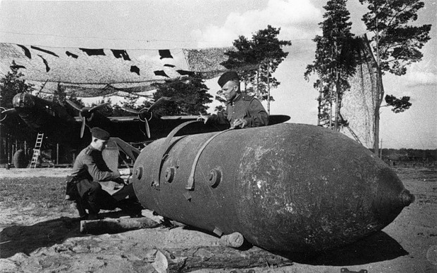 Pe-8 5-ton bomb