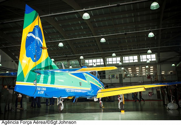Brazilian 'Esquadrilha da Fumaça' - New plane.
