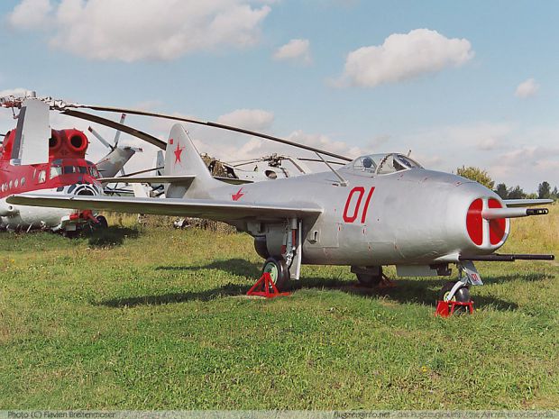 MiG-9 On Display