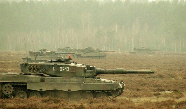 Leopard 2A4 battalion in training