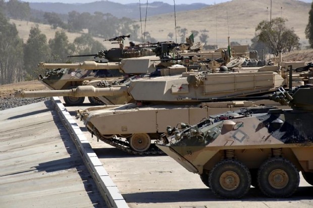 Australian army Abrams tanks & ASLAVs