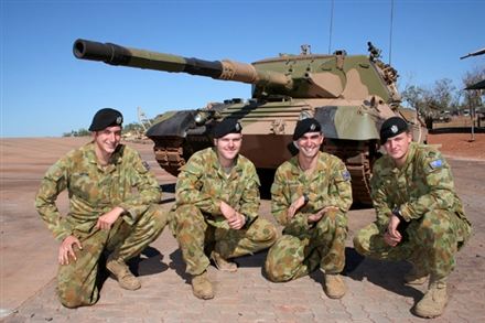 Australian Leopard I + Crew