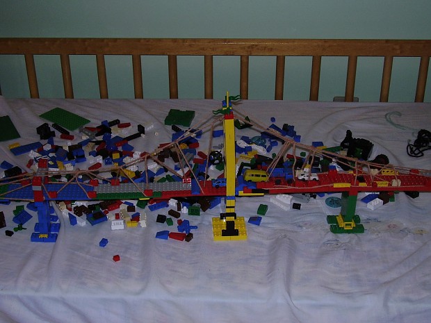 Documentary about Pencil bridges + kid with Legos=