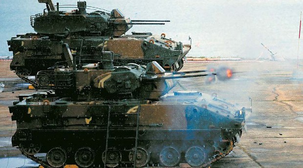 Korean K30 SPAAG fires 30mm guns during trainning