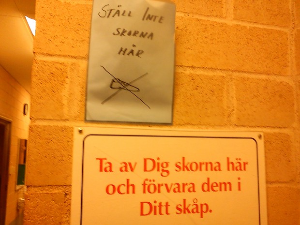 Don't Place your shoes here! (Swedish)