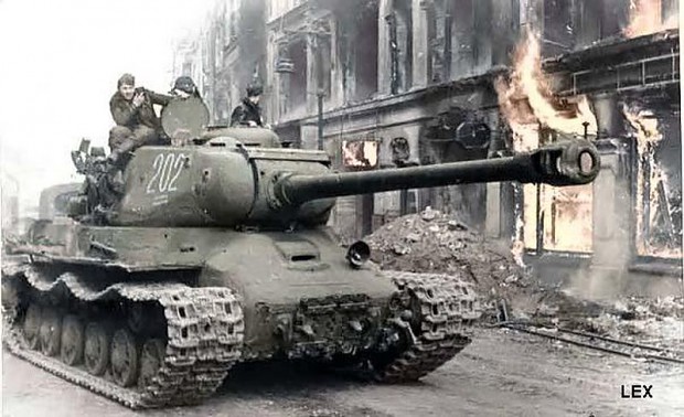 Heavy soviet tank IS-2