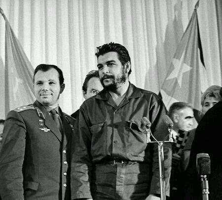 Gagarin with Guevara