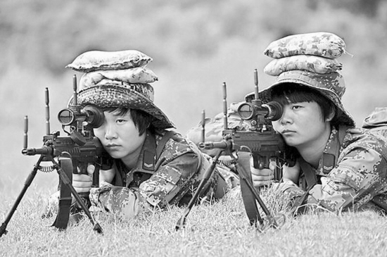 Chinese PLA sniper training：keep your steady~~