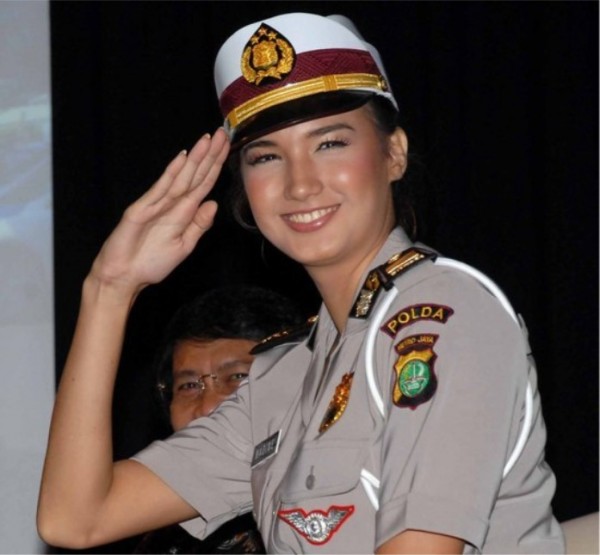 Indonesian female soldier