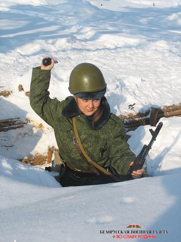 Belorussian Female Soldiers on exercise