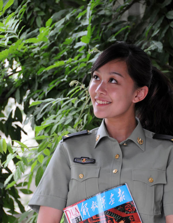 College students female soldiers of the PLA