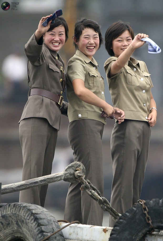 North Korean Female Soldiers image - Females In Uniform (Lovers Group