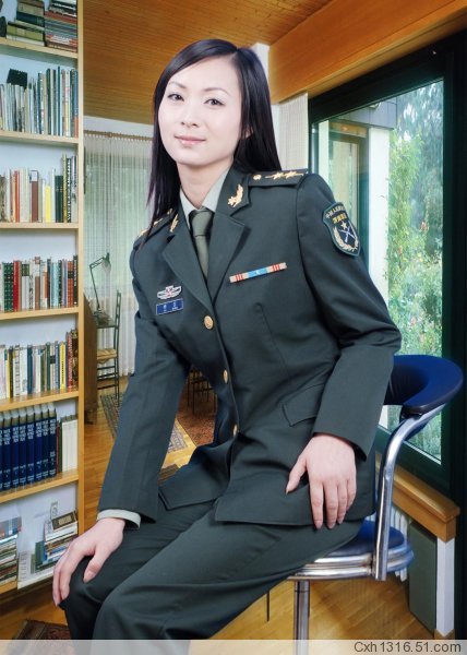 PLA female lieutenant