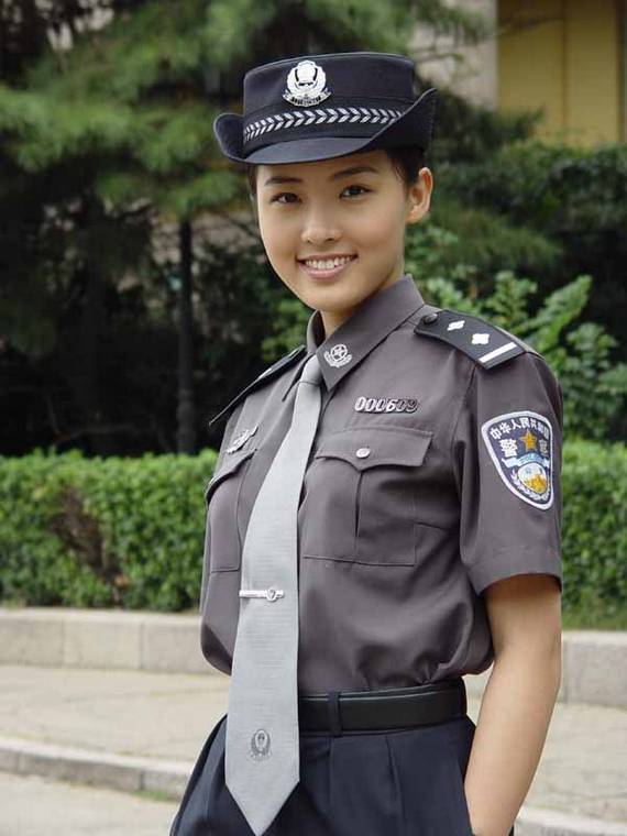 Policewoman- unknown country
