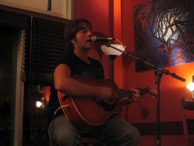 Coffee shop acoustic guitar playin