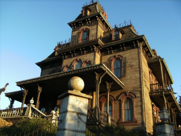 Disneyland Paris Manor (cancelled inspiration)