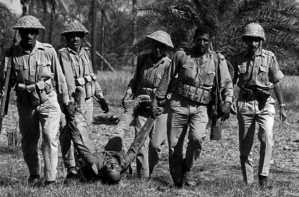 PAK troops carrying dead indian officer