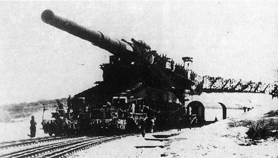 Schwerer Gustav railway gun at Sevastopol - WW2 HistoryBook