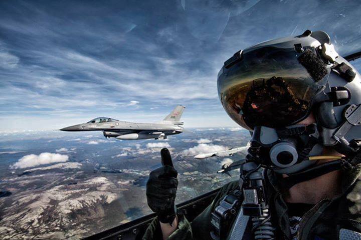 THIS is how you take a selfie! image - Aircraft Lovers Group - ModDB