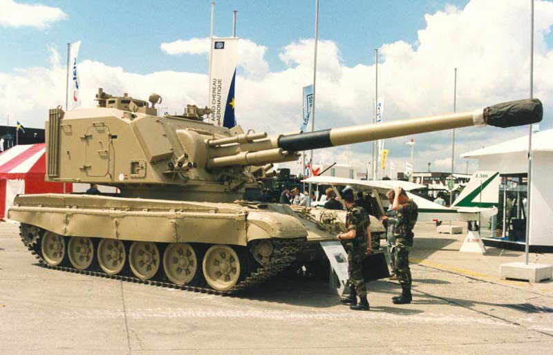 T-72_Chassis_with_AU-F1_howitzer_turret.jpg