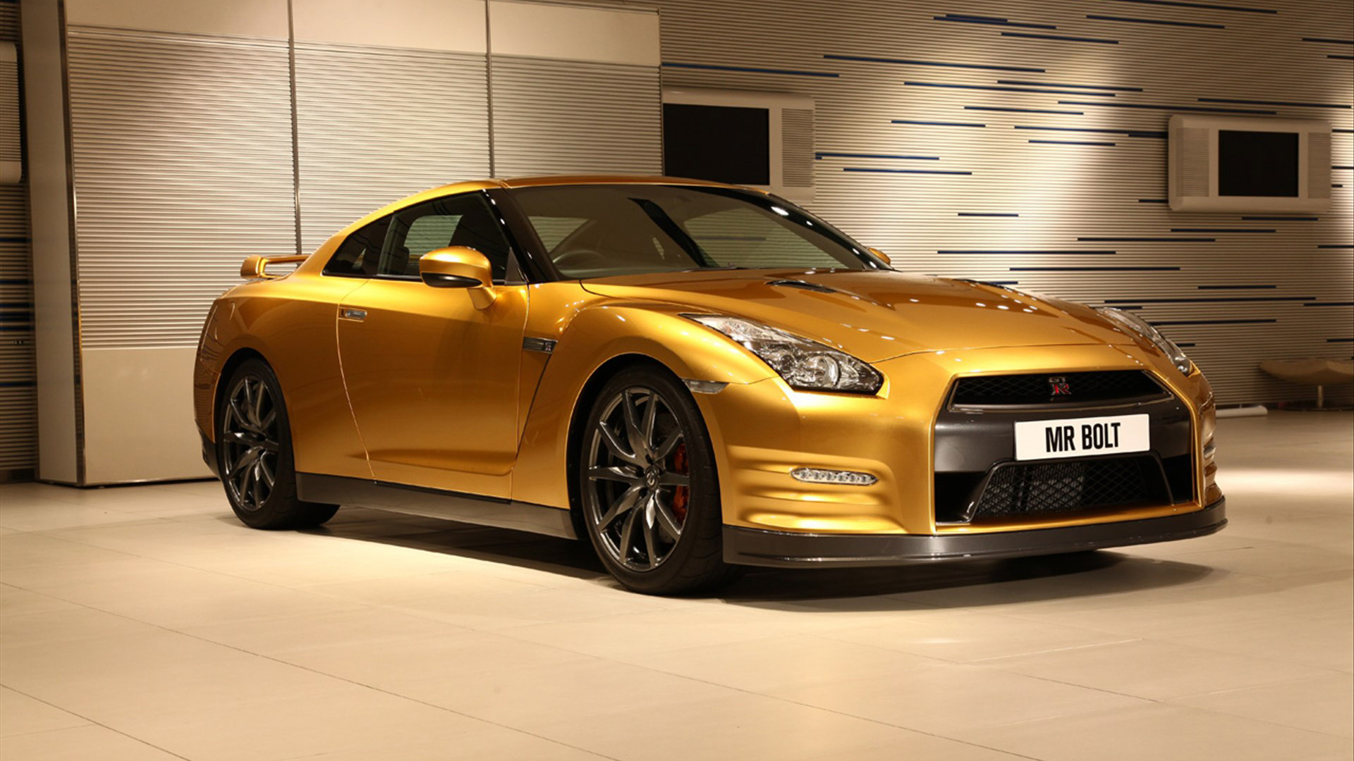Автомобиль gtr. Nissan GTR r35 Gold. Ниссан ГТР 35 золотой. Nissan gt-r r35 золотой. Nissan gt-r Bolt Gold.